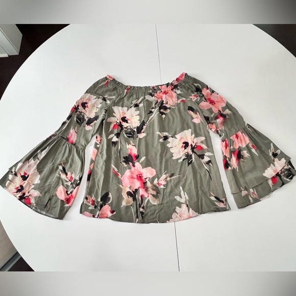 White House Black Market | S | 19” p2p - Picture 5 of 10